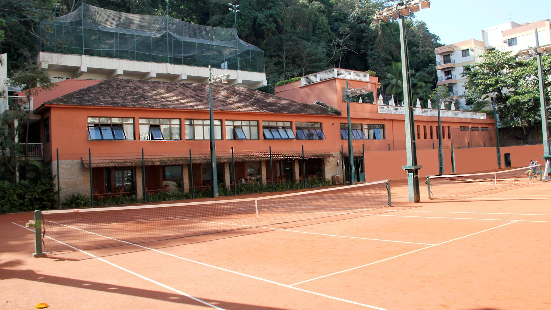 Citi Tenis - A origem desta modalidade é muito controversa. Acredita-se que  os antigos jogos praticados, com bola, pelos egípcios, gregos e romanos,  tenham sido os precursores do jogo de tênis. As